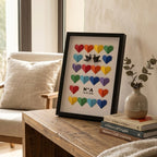 lifestyle, cuadro apoyado en mesa madera, ambiente editorial 